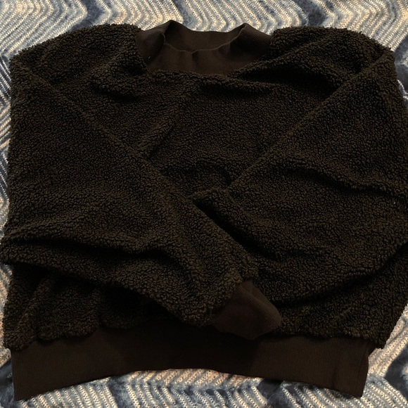 EUC Fabletics Malia Oversized Cropped Sherpa Pullover // Black / XL - Picture 2 of 3